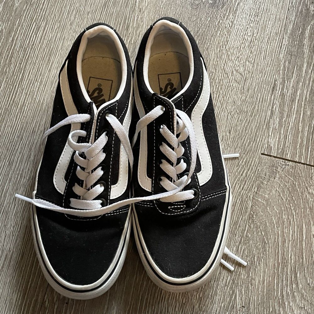 VANS Old Skool Black & White Canvas Low Top Lace Up Sneakers Women’s Size 6.5